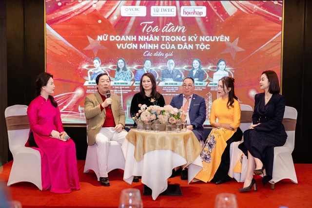 Tọa đ&agrave;m&nbsp;&ldquo;Nữ doanh nh&acirc;n trong kỷ nguy&ecirc;n vươn m&igrave;nh của d&acirc;n tộc&rdquo;.