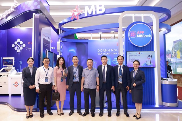 Đại diện MB đồng h&agrave;nh tại sự kiện Ng&agrave;y chuyển đổi số 2025. (Ảnh: MBBank)