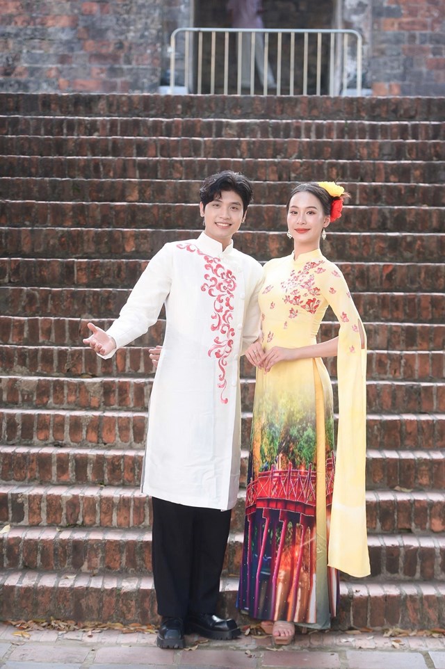 Ngắm &#225;o d&#224;i di sản “12 m&#249;a hoa H&#224; Nội” của NTK Ho&#224;ng Ly: Khi k&#253; ức nở hoa tr&#234;n từng t&#224; lụa - Ảnh 11