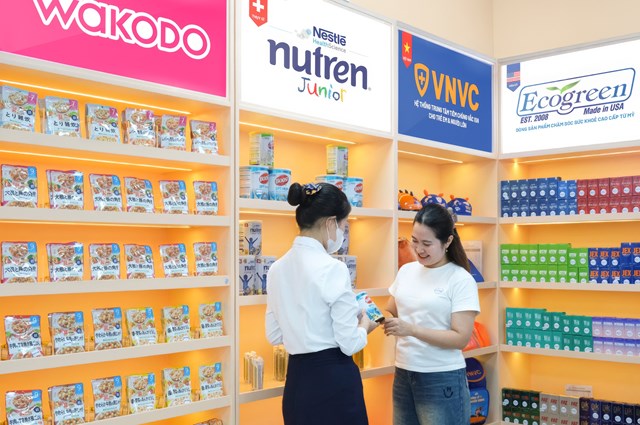 Vừa ra mắt từ th&aacute;ng 6/2025, VNVC SHOP đ&atilde; trở th&agrave;nh địa chỉ mua sắm c&aacute;c sản phẩm chăm s&oacute;c sức khỏe uy t&iacute;n, tin cậy, đảm bảo nguồn gốc, chất lượng cho người d&acirc;n tr&ecirc;n to&agrave;n quốc.