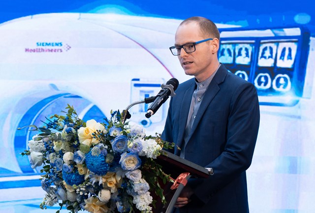 &Ocirc;ng Fabian Martin Singer, Gi&aacute;m đốc Điều h&agrave;nh Siemens Healthineers Việt Nam chia sẻ tại buổi lễ. Nguồn ảnh: Bệnh viện Đa khoa T&acirc;m Anh &nbsp;