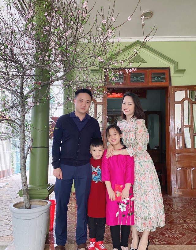 CEO Đoàn Huyền Trang hạnh phúc bên gia đình