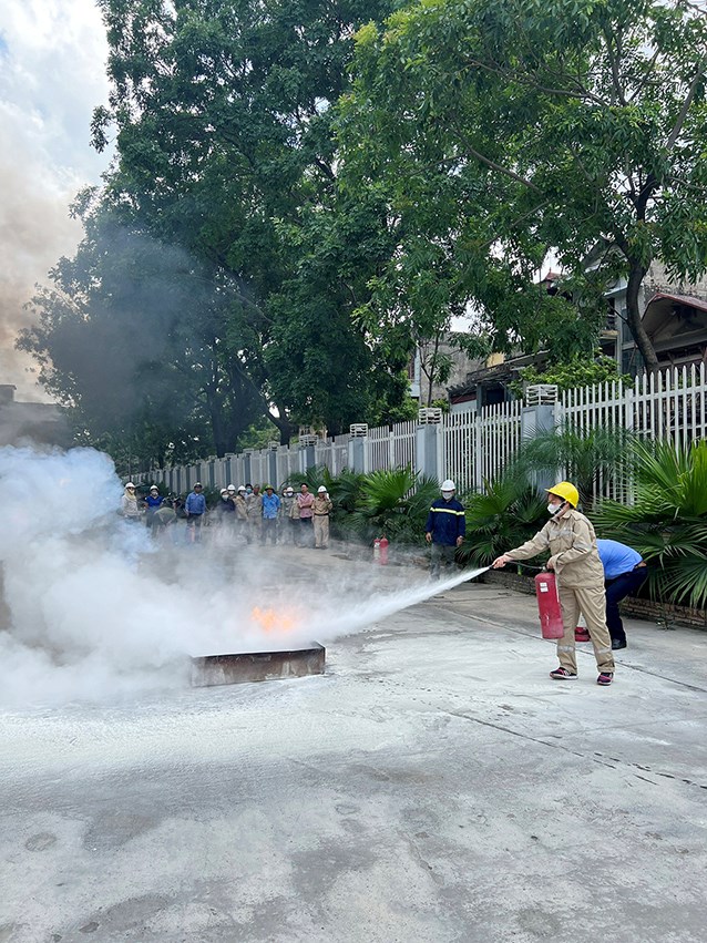 C&#212;NG TY XI MĂNG VICEM HO&#192;NG THẠCH: An to&#224;n vệ sinh lao động - ph&#242;ng chống ch&#225;y nổ: Nhiệm vụ số 1 - Ảnh 2