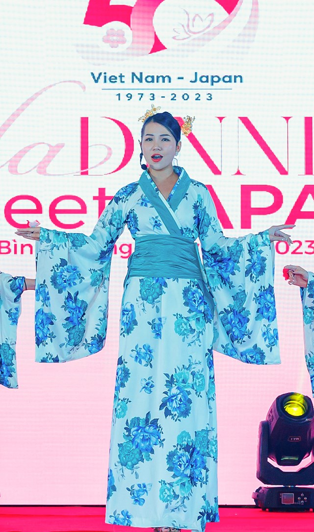 Hội vi&ecirc;n Hội phụ nữ B&igrave;nh Dương tham gia giao lưu văn ho&aacute; với trang phục Kimono Nhật Bản &nbsp;