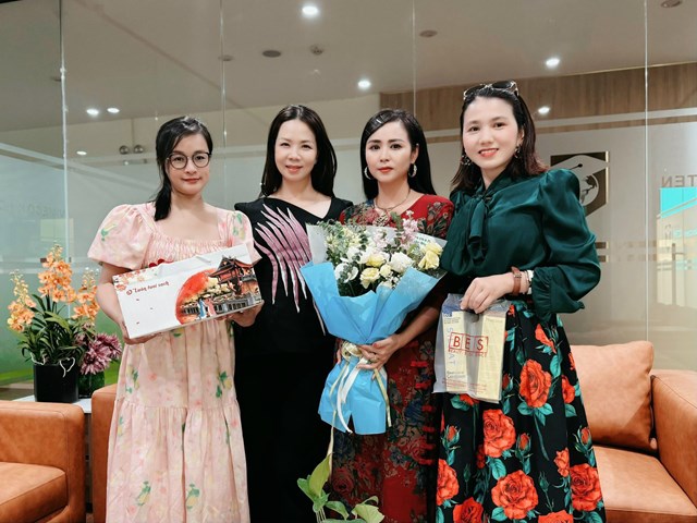 Ch&uacute;c mừng Chủ tịch Happy Women Leader Network B&ugrave;i Thanh Hương