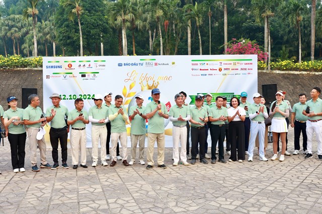 Tinh thần thể thao v&agrave; tấm l&ograve;ng h&agrave;o hiệp của c&aacute;c golfer, doanh nh&acirc;n, doanh nghiệp tham gia lễ khai mạc.