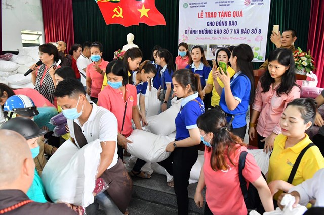 Trao tặng 20 tấn gạo cùng nhiều nhu yếu phẩm cho bà con các xã Đại Chánh, Đại Tân, Đại Sơn, huyện Đại Lộc, Quảng Nam