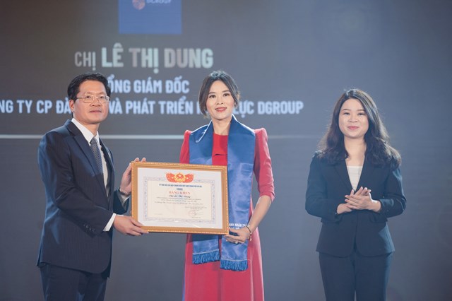 CEO L&ecirc; Dung tại Lễ vinh danh Doanh nh&acirc;n Thăng Long