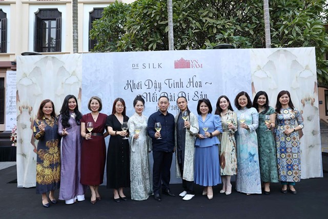 Bộ sưu tập “Khơi dậy Tinh hoa, Nối d&#224;i Di sản”: DeSilk t&#244;n vinh tinh thần v&#224; gi&#225; trị văn h&#243;a Việt Nam - Ảnh 2