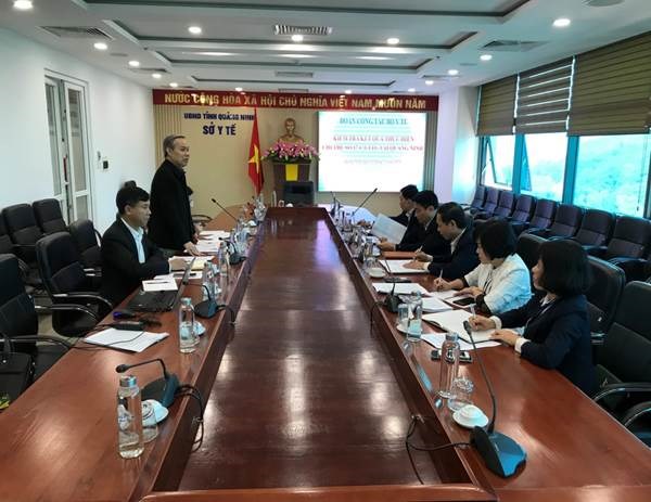 Đoàn kiểm tra làm việc với lãnh đạo Sở Y tế, Chi cục An toàn vệ sinh thực phẩm tỉnh Quảng Ninh