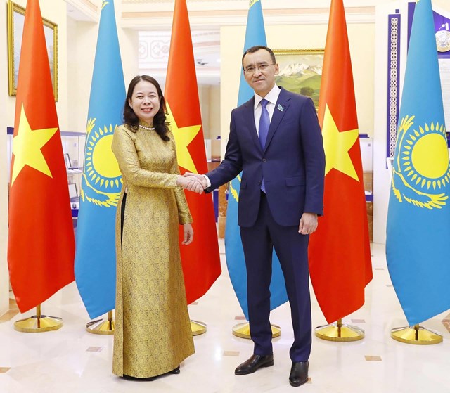 Ph&oacute; Chủ tịch nước V&otilde; Thị &Aacute;nh Xu&acirc;n v&agrave; Chủ tịch Thượng viện Kazakhstan Maulen Ashimbayev