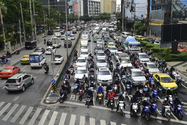 D&ugrave; c&oacute; tắc đường th&igrave; tiếng c&ograve;i xe cũng rất &iacute;t khi được nghe thấy tại Bangkok.