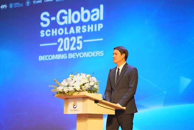 &Ocirc;ng Nguyễn Tiến Nam - Chủ tịch Tập đo&agrave;n SunUni Global, CEO SunUni Academy ph&aacute;t biểu tại Tọa đ&agrave;m "Đ&aacute;p ứng nhu cầu học tiếng Anh của người học: Con đường của S-Global".