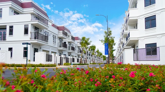 La Vida Residences đ&atilde; trao ch&igrave;a kho&aacute; cho tr&ecirc;n 400 kh&aacute;ch h&agrave;ng, v&agrave; vẫn đang tiếp tục qu&aacute; tr&igrave;nh b&agrave;n giao nh&agrave;, ch&agrave;o đ&oacute;n cư d&acirc;n về tổ ấm mới. &nbsp;