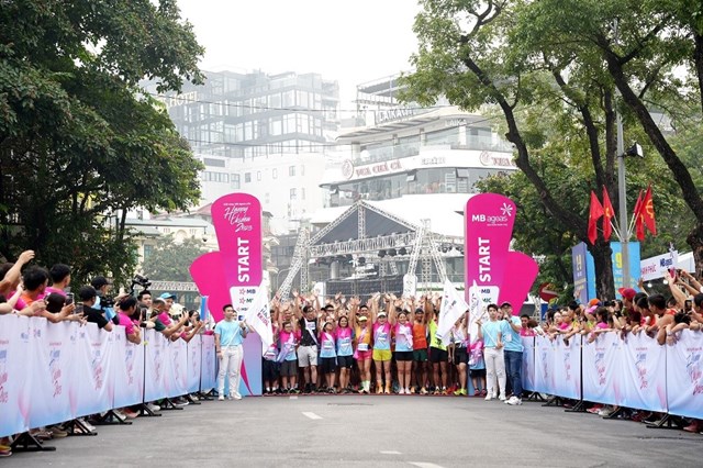 Giải chạy Happy Ekiden th&agrave;nh c&ocirc;ng với hiệu ứng lan tỏa mạnh mẽ trong cộng đồng &nbsp;