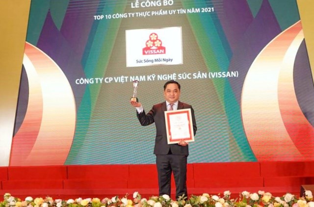 Ông Nguyễn Phúc Khoa - Chủ tịch Hội đồng Quản trị Công ty Vissan đại diện công ty nhận giải.