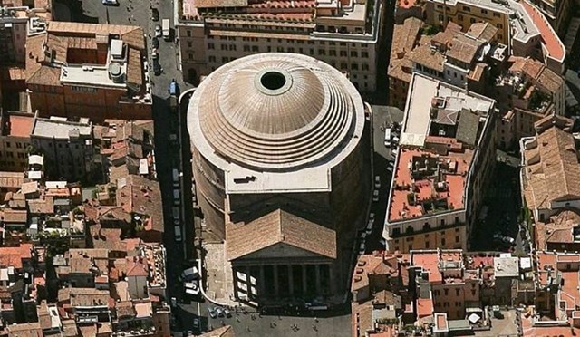 Đền Pantheon nh&igrave;n từ tr&ecirc;n cao
