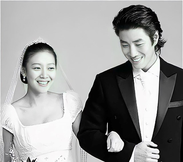 Yoon Tae-young v&agrave; vợ,&nbsp;nữ diễn vi&ecirc;n Im Yoo-jin. Ảnh: Koreatimes.