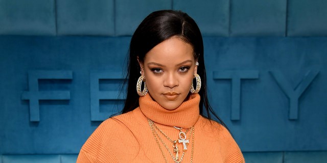 Rihanna l&agrave; một trong 8 ng&ocirc;i sao Hollywood lọt v&agrave;o danh s&aacute;ch tỷ ph&uacute; năm 2022 của Forbes