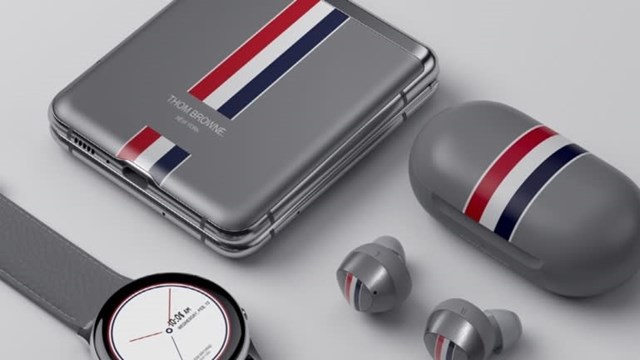 Phi&ecirc;n bản Thom Browne của Galaxy Z Fold 2 c&oacute; gi&aacute; cao ngất ngưởng 3,96 triệu won (3.500 USD).