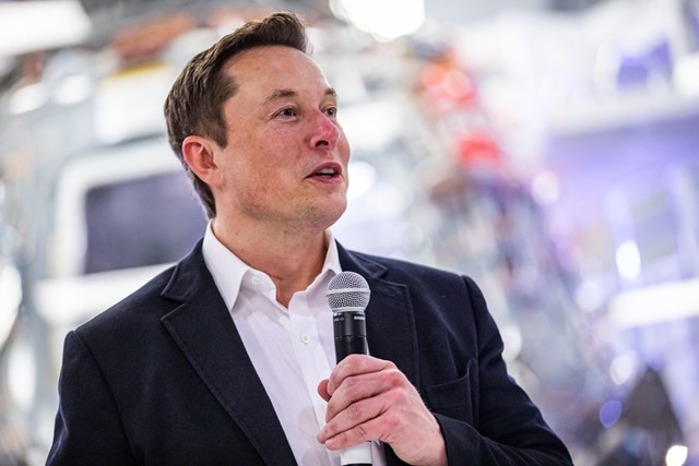 Trong khi dành ra 6 tiếng/ngày để ngủ, Elon Musk vẫn có thể kiếm ra 88,3 triệu USD mỗi đêm. Ảnh: Getty Images