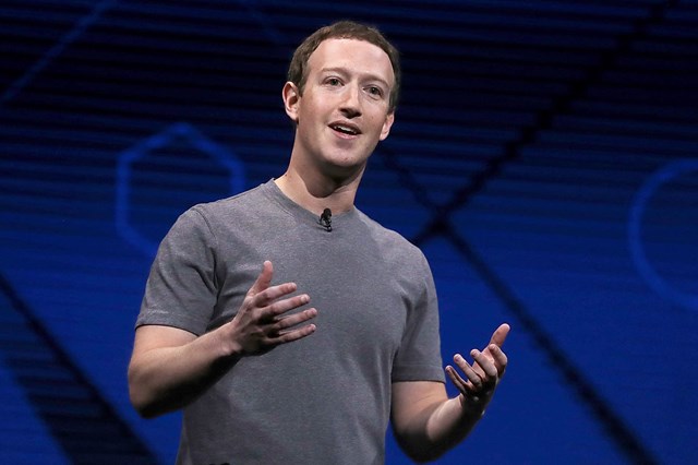 CEO Mark Zuckerberg cho rằng khoản lỗ c&ugrave;ng những chỉ tr&iacute;ch từ cộng đồng đều dễ hiểu khi x&acirc;y dựng c&ocirc;ng nghệ mới.