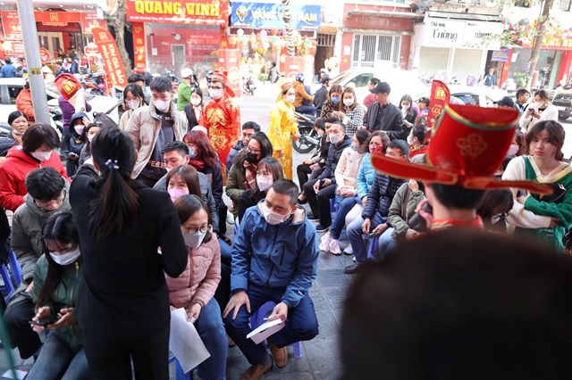 Gi&#225; v&#224;ng ng&#224;y Thần t&#224;i giảm nhẹ, nhiều kh&#225;ch h&#224;ng lựa chọn mua v&#224;ng m&#249;ng 9, đ&#250;ng ng&#224;y v&#237;a Thần t&#224;i mới nhận - Ảnh 3