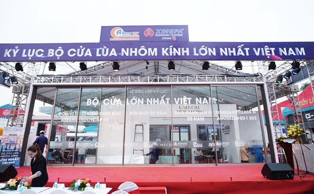 H&igrave;nh ảnh về Bộ cửa l&ugrave;a nh&ocirc;m k&iacute;nh lớn nhất Việt Nam