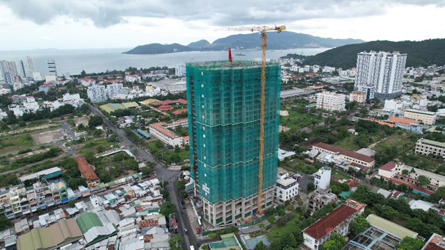 Dự &aacute;n Grand Mark Nha Trang hiện đang x&acirc;y đến tầng 32 tr&ecirc;n tổng số 39 tầng. Ảnh: Grand Mark Nha Trang