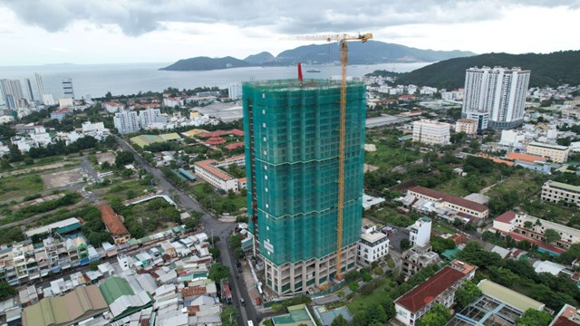 Dự &aacute;n Grand Mark Nha Trang hiện đang x&acirc;y dựng đến tầng 32 tr&ecirc;n tổng số 39 tầng. Ảnh: PropertyX