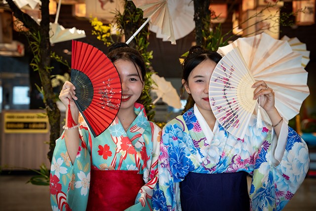 Cosplay với trang phục kimono l&agrave; một trải nghiệm th&uacute; vị tại n&uacute;i B&agrave;. Ảnh: Sun World Ba Den Mountain