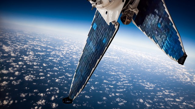 Số lượng lớn vệ tinh Starlink đang được triển khai sẽ gi&uacute;p Elon Musk c&oacute; lợi thế nếu quyết định tạo điện thoại vệ tinh ri&ecirc;ng.