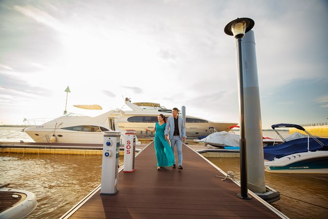 Tổ hợp quảng trường &ndash; bến du thuyền Aqua Marina tạo ấn tượng mạnh với kh&aacute;ch tham quan v&agrave; trải nghiệm.
