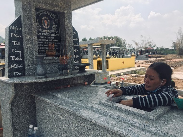 Vì sao luẩn quẩn vòng xoáy tín dụng đen?: Công an “không can thiệp” chuyện siết nhà, ném bàn thờ ra đường - Ảnh 2